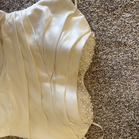 Pearl satin wedding dress - Picture 6 of 8